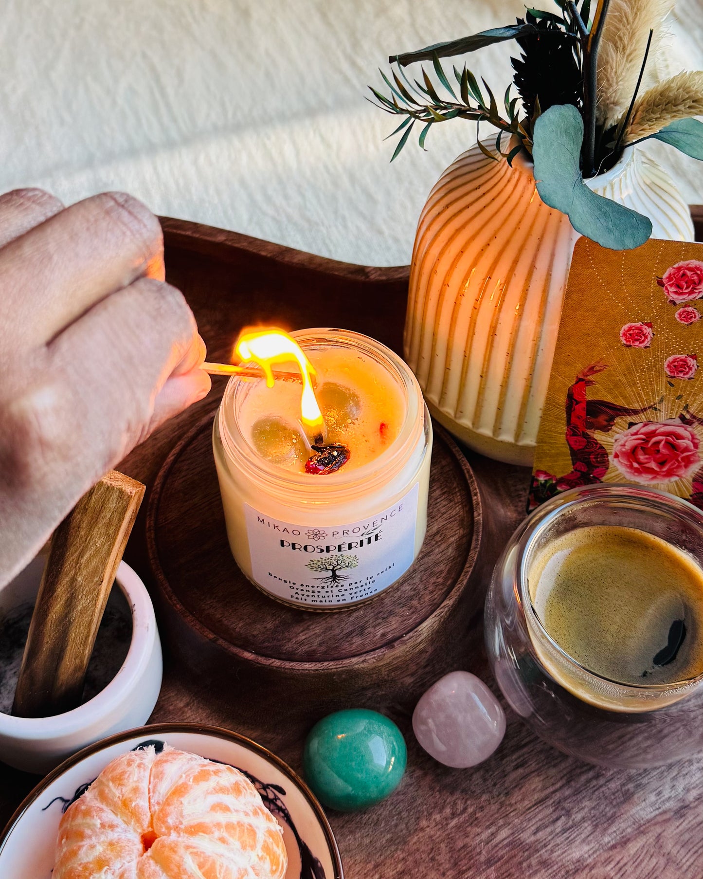 Bougie d’Intention Prospérité – Aventurine Verte - bougie allumée