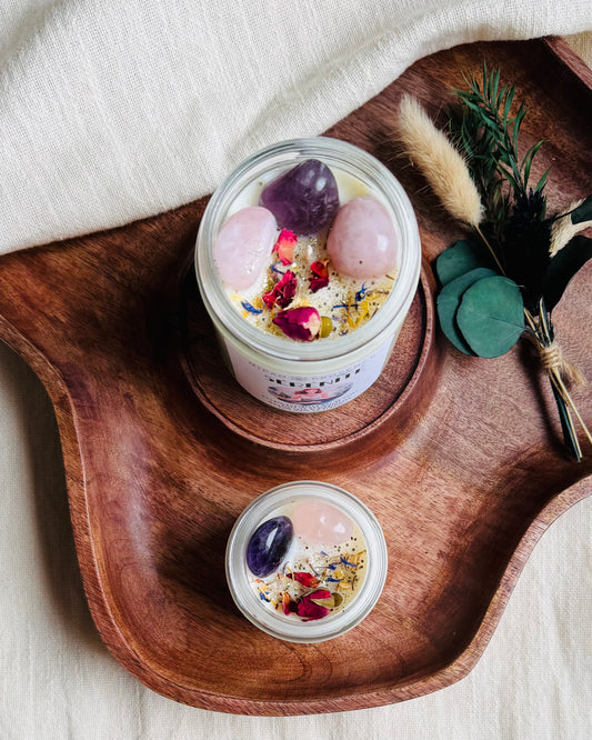 Bougie d’Intention Sérénité – Améthyste & Quartz Rose - vue de près