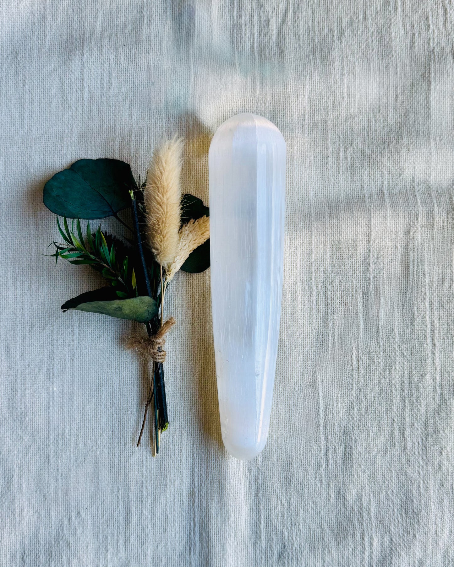 Bâton de sélénite naturelle – Purification énergétique et harmonisation des énergies