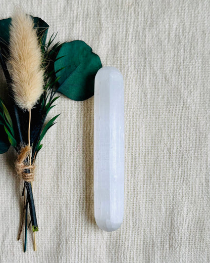 Bâton de sélénite naturelle – Purification énergétique et harmonisation des énergies 
