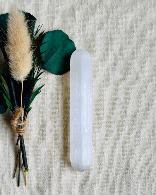 Bâton de sélénite naturelle – Purification énergétique et harmonisation des énergies 